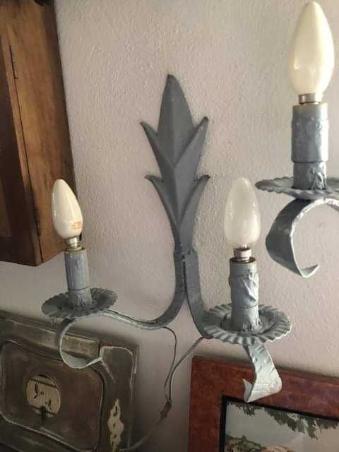 Dois apliques em ferro vintage, cinza, vintage.Bom estado
