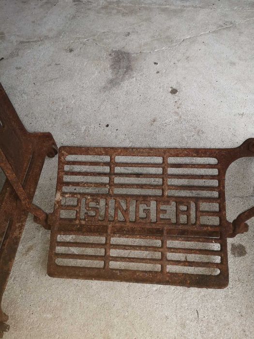 Maquina de costura singer muito antiga