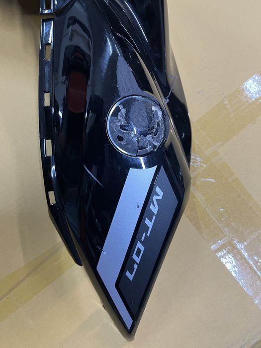 YAMAHA MT-07  mtn690 osłona owiewka zbiornik bok prawa  str nakladka