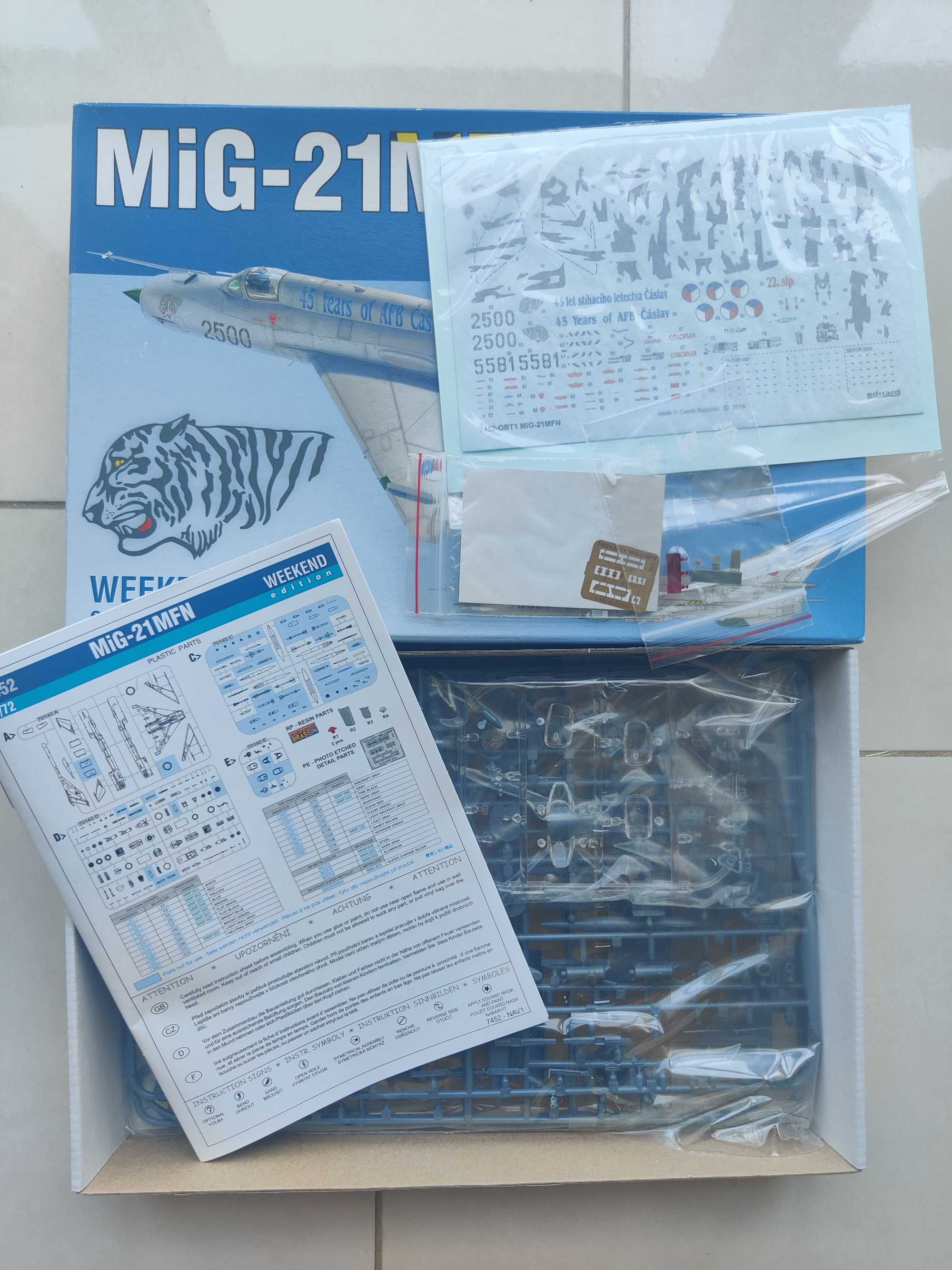 Сборная модель Миг-21МФН. 1/72