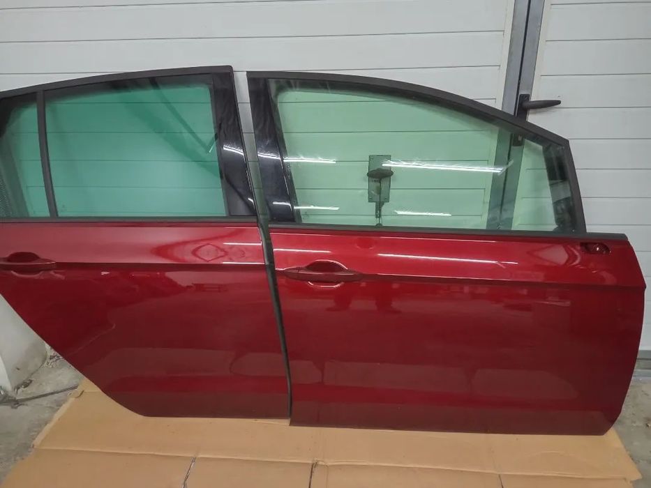 VW Golf 7 sportsvan drzwi prawe LA3R