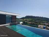 Moradia de Luxo com Vista Mar e Castelo em Sesimbra