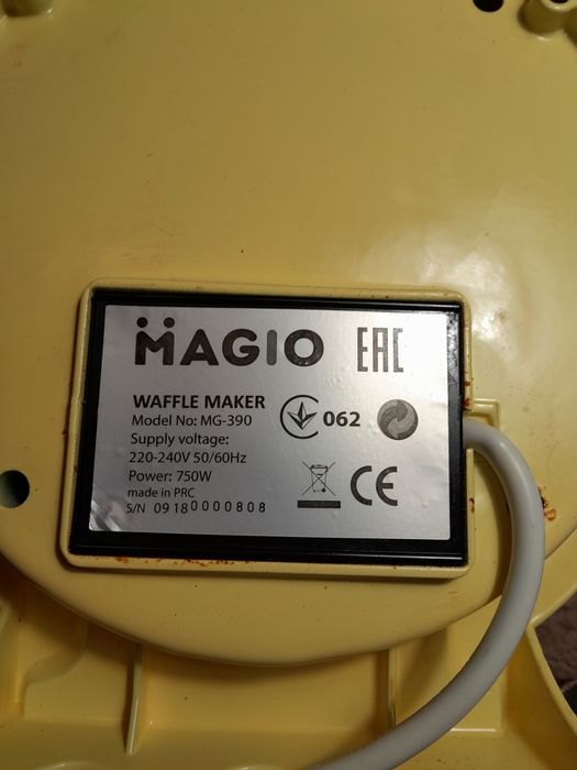 Вафельница Magio в отличном состоянии.