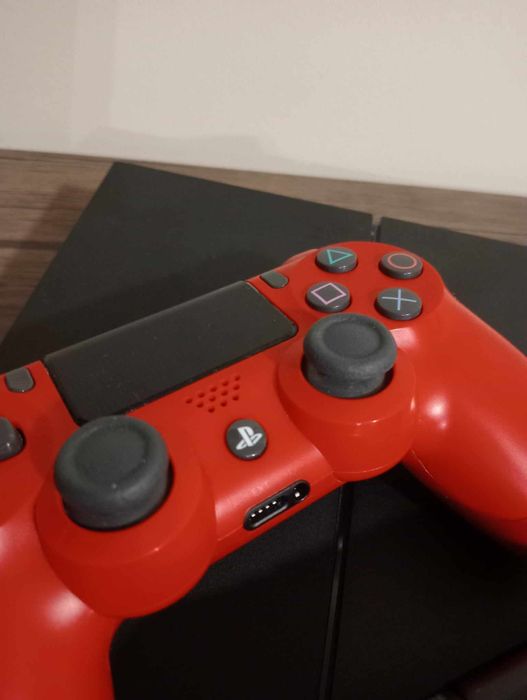 PlayStation 4 com 2 comandos