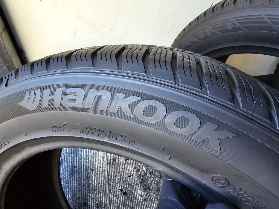 Sprzedam 2 opony 225/55 17" Hankook zimowe 95% 2021r