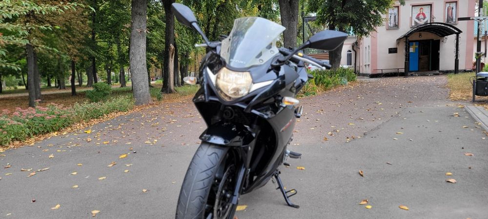 Suzuki GSX 250R, Сузукі GSR мото.