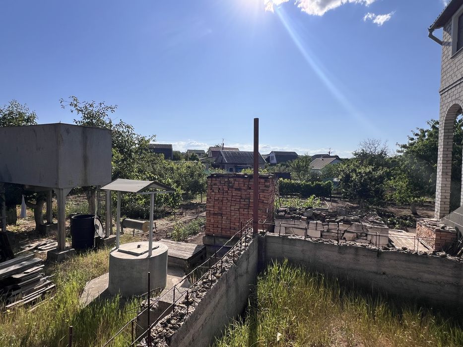 Продаю капитальный дом в три уровня в СК Озерное
