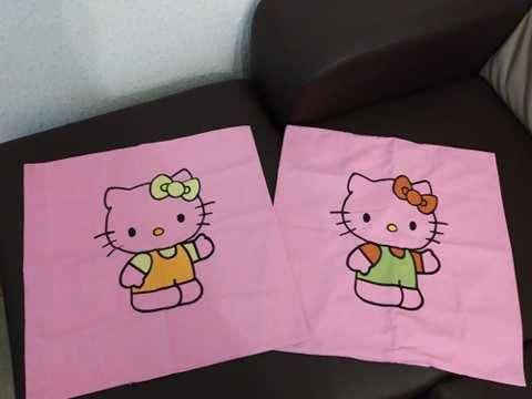 Conjunto toalha e fronhas de almofadas "Hello Kitty"