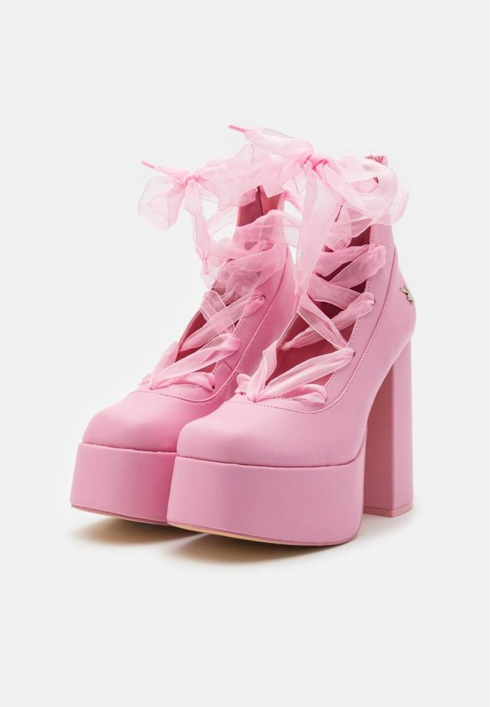 на платформе y2k Dollskill