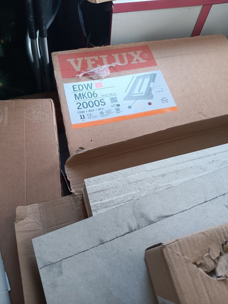 Janela VELUX com cortina e rufo