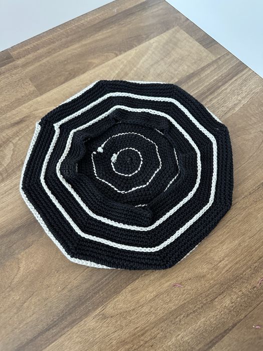 Unikatowy beret vintage