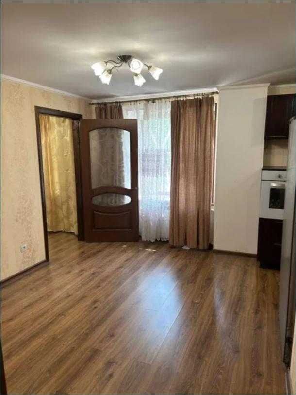 Продаж 2 кімнатна квартира з капітальним ремонтом.
