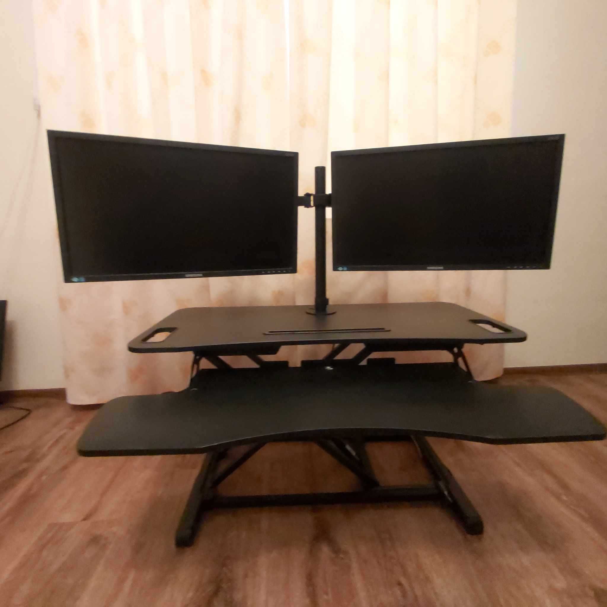 Biurka do pracy siedzącej - stojącej wraz z monitorami