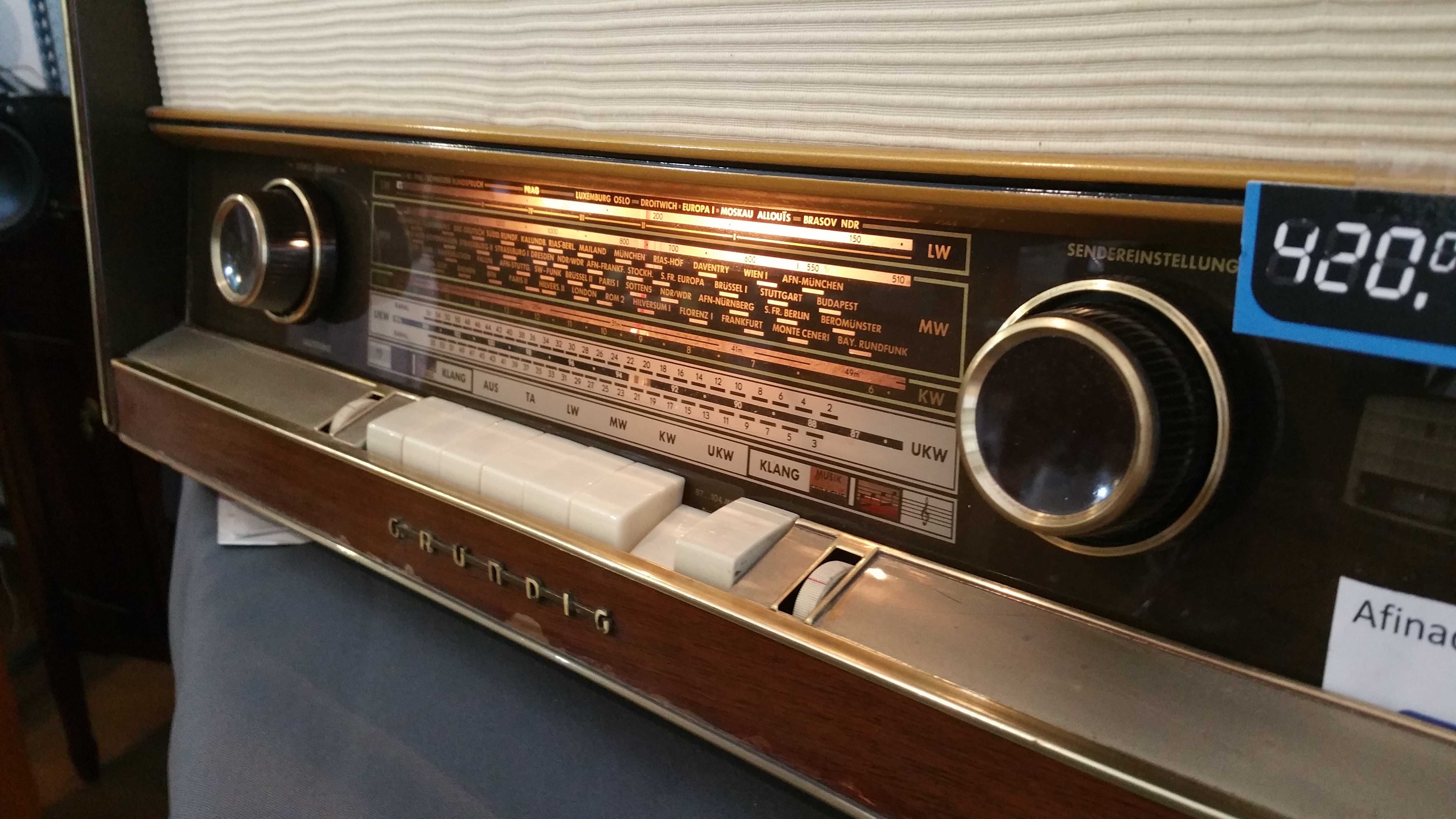 Rádio Gira-Discos Vintage Grundig 3295 Phono Stereo