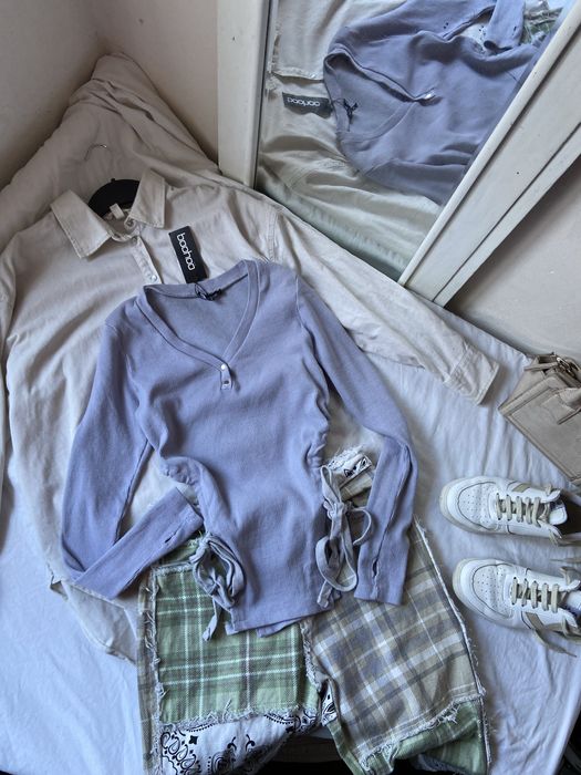 Топ в рубчик з розрізом для пальчика топ з вирізами зі шнурівкою