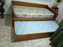 Cama dupla madeira maciça + colchoes novos