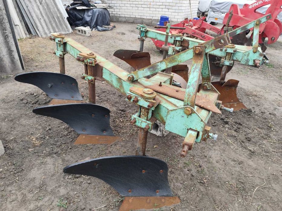 Плуг ПНБ 3-35 ВУМ 2.5кругла стойка