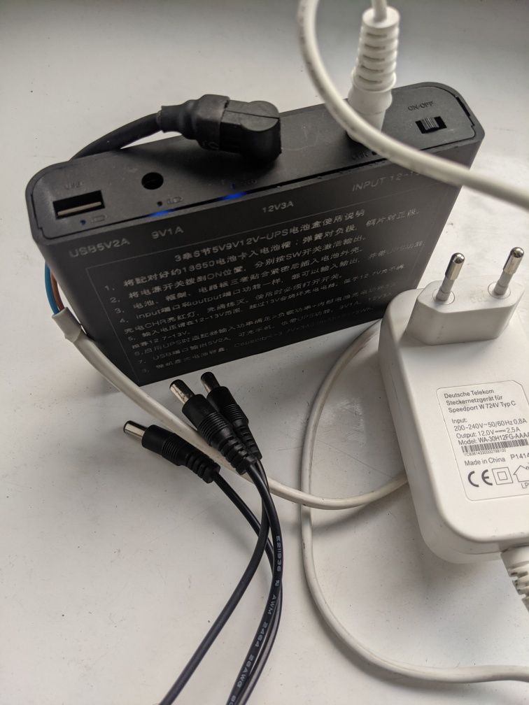 UPS для роутера 12v 3a 9v 1a usb 2A на 6x 18650