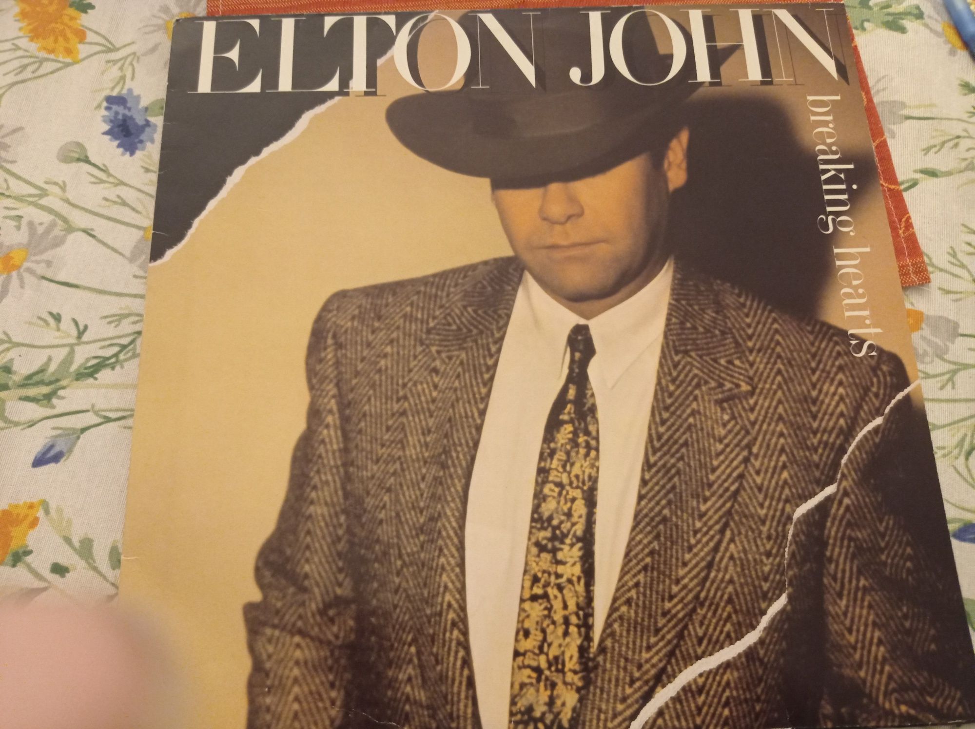 Elton John - Breaking hearts