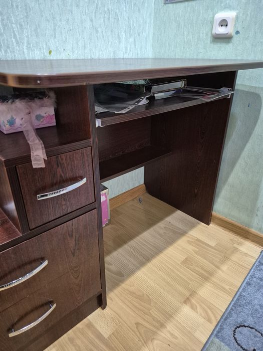 Стіл письмовий б/у