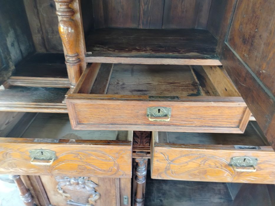 Сервант старый дуб + сосна.