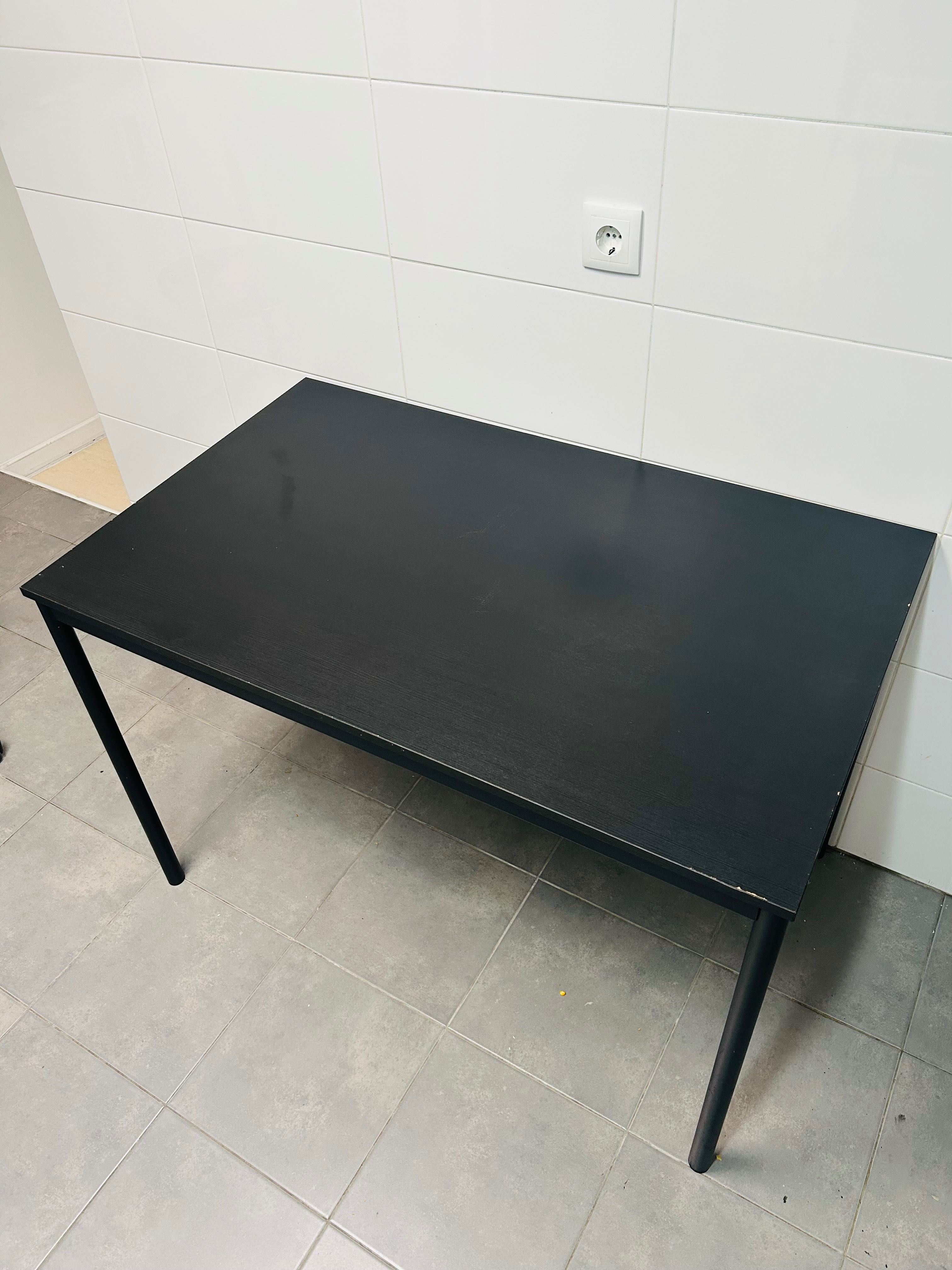 Mesa de jantar preta IKEA