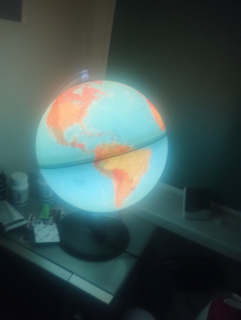 Lampka bjurkowa globus