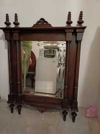 Espelho com moldura em madeira antigo