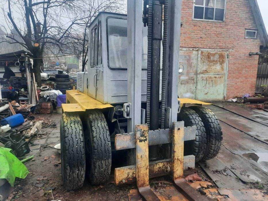 Навантажувач вилковий Львівський 5т