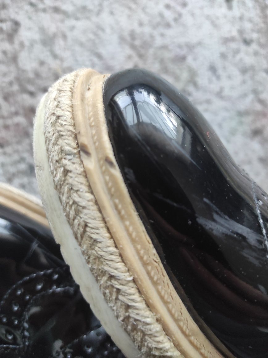 105. Buty Oxfordy lakierowane damskie FGM Paris r. 39