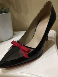 Christian Louboutin 37 czarne lakierowane