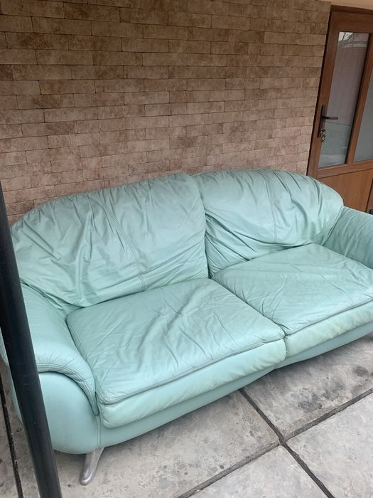 Шкіряний диван. Привезений з Європи. Розміри в описі.
