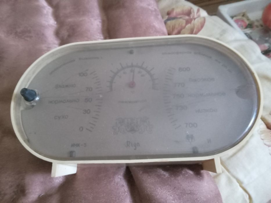 Продам барометр Рига