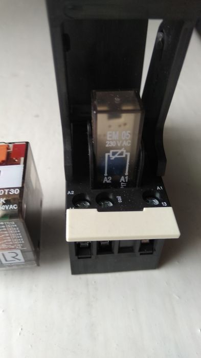 Реле 220V 6A с колодкой RT570T30, PT78742