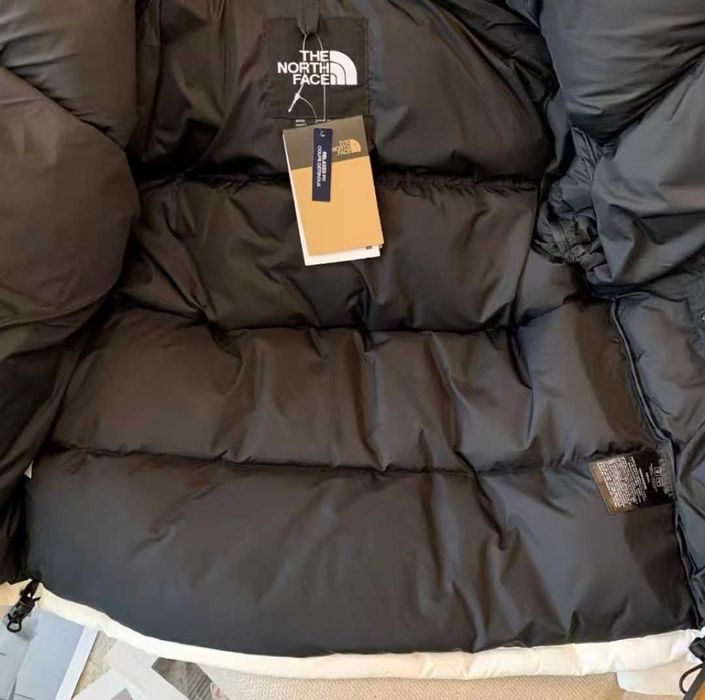 Czarna kurtka puchowa marki  / rozmiar S/  nowe