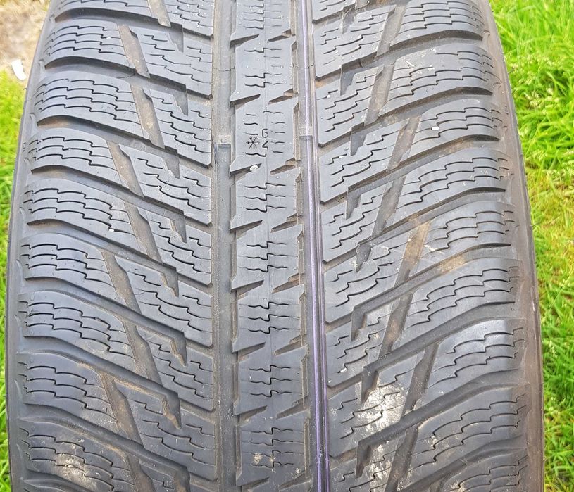 Opony Nokian 4x285/40 R21.