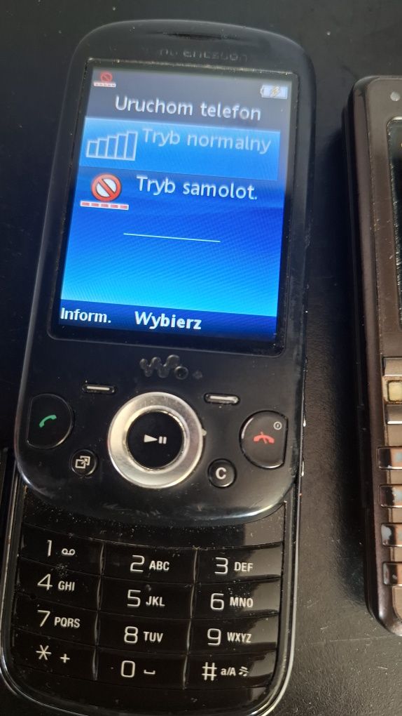 2 sprawne telefony sony ericson z ladowarka