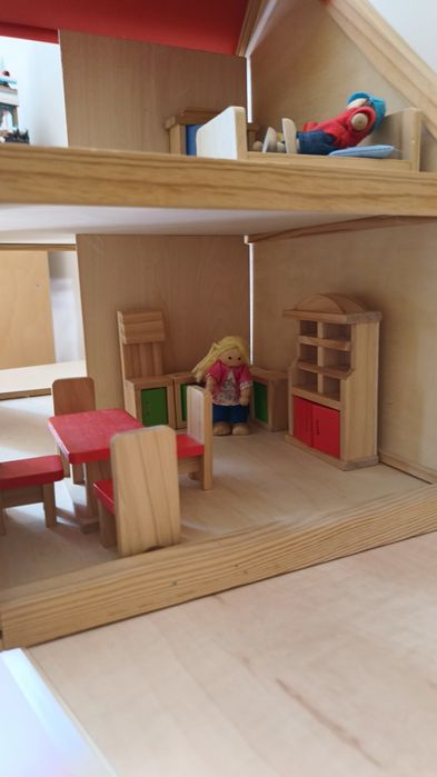 Drewniany domek dla lalek - Lidl