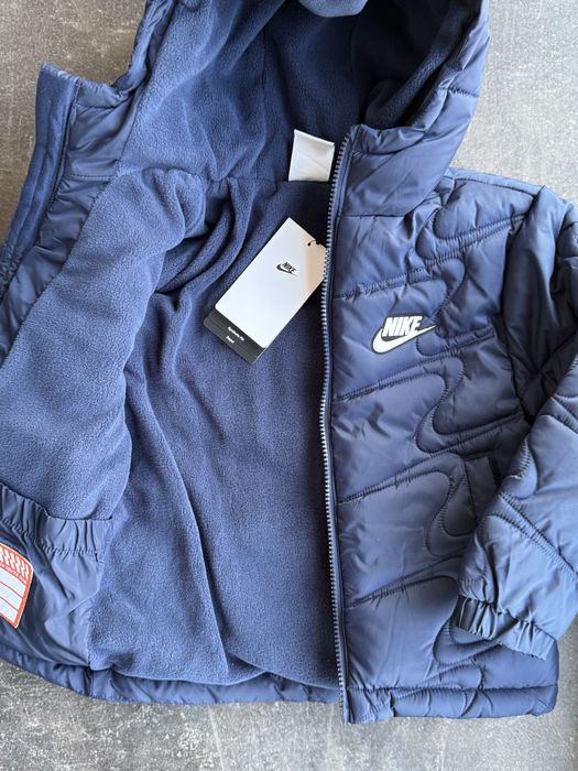 Зимова куртка Nike 5-6 років