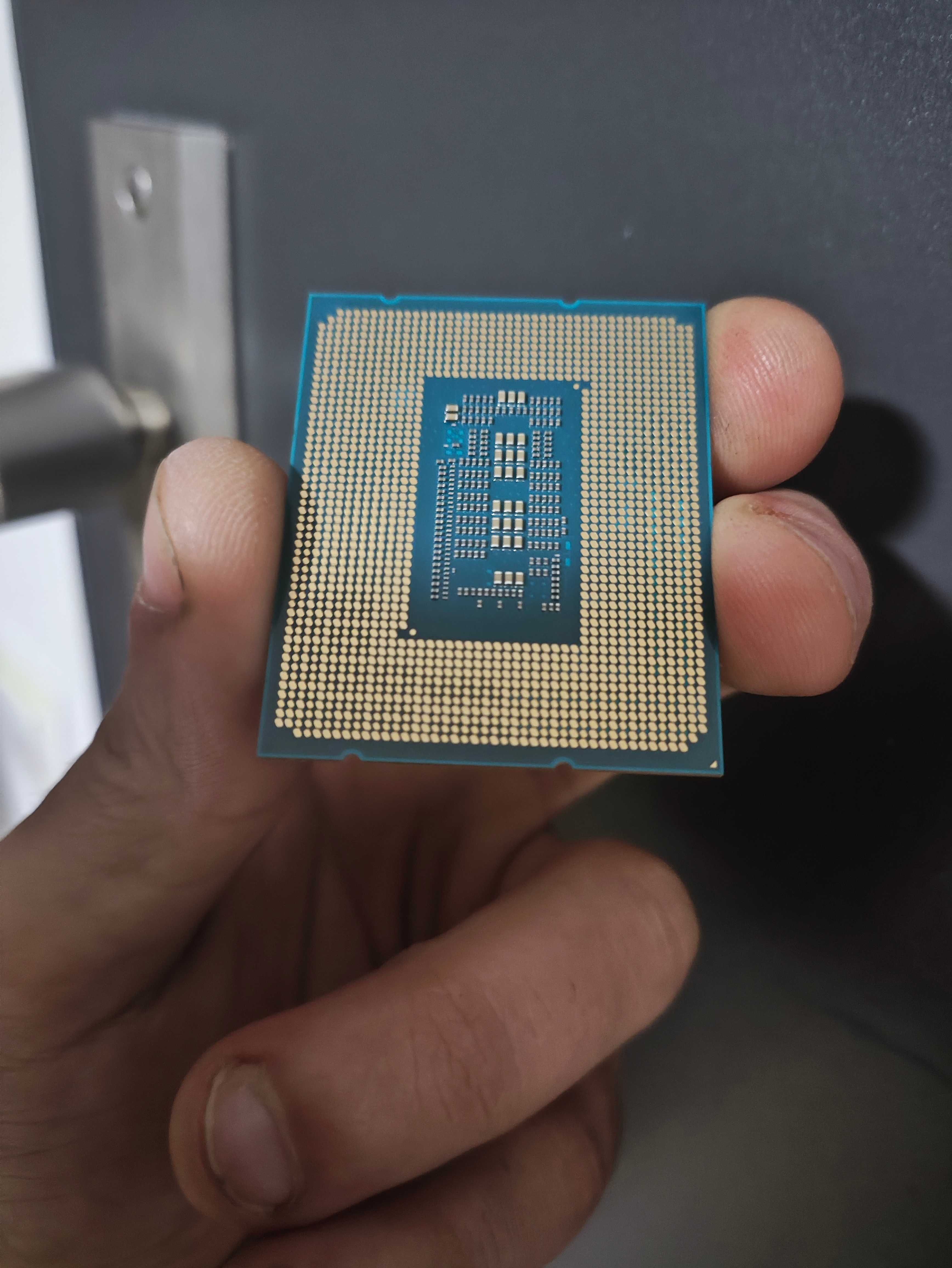I5-12600k + MSI core liquid 240 V2 AIO