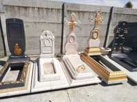 Памятники литые из бетона , надгробия , противоусадочная плита