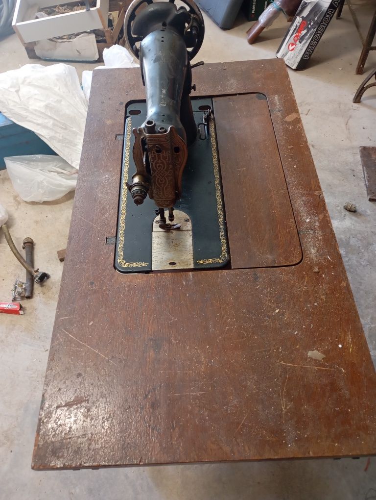 Máquina de costura singer