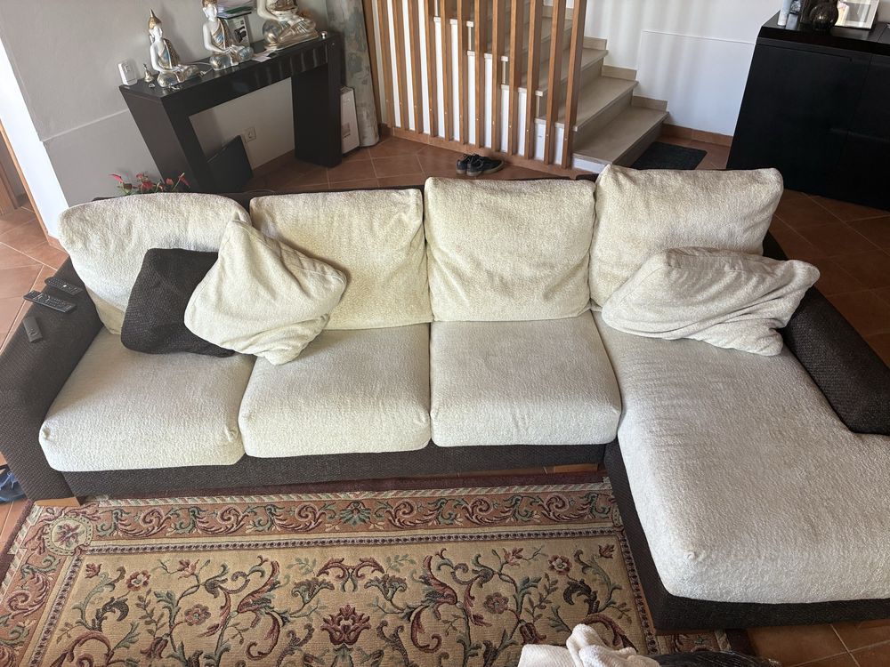 Vendo sofá com chaise longue, com 4 lugares