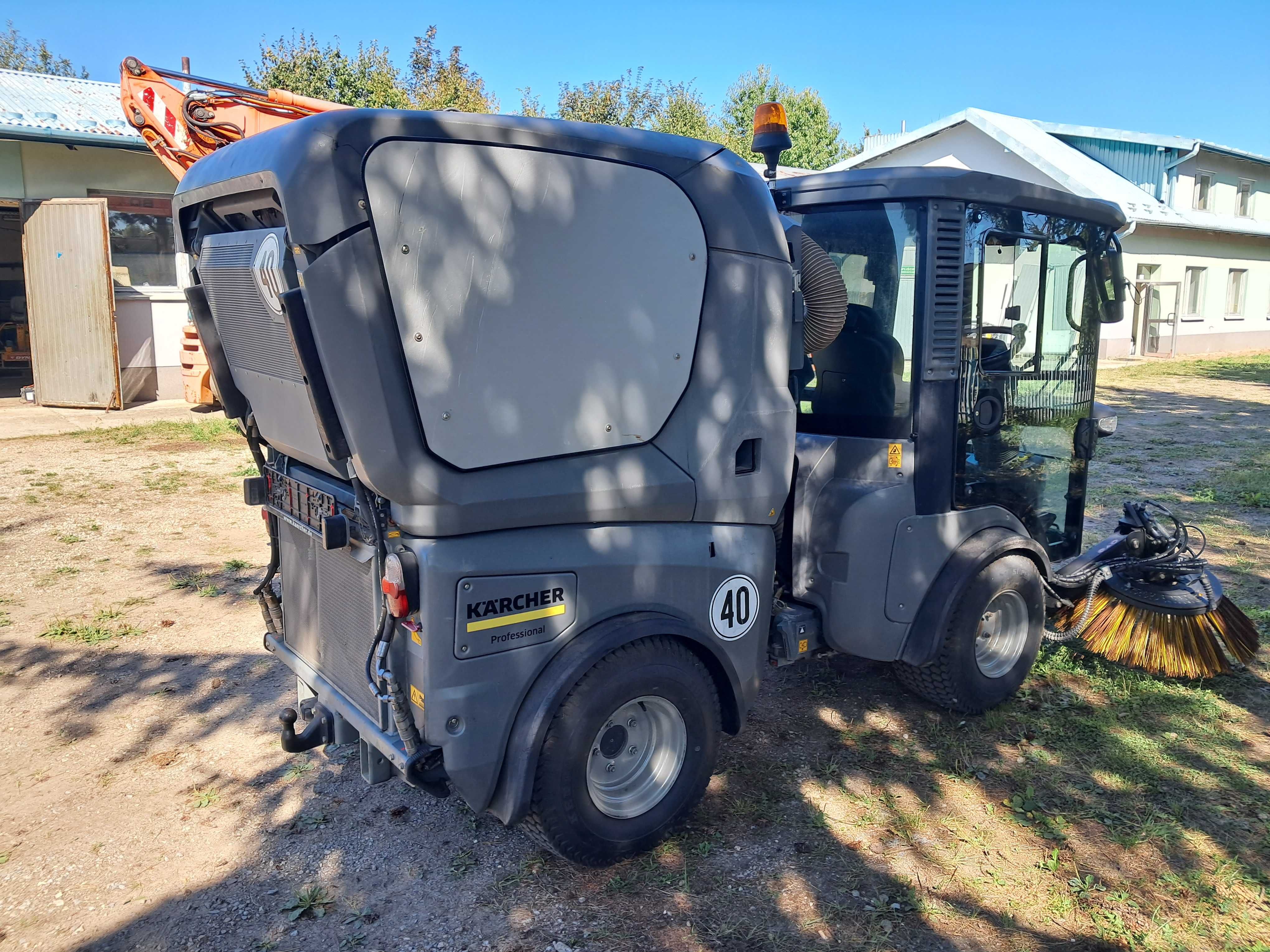 nośnik narzędzi Karcher MC 130 4x4 ,2018r, zamiatarka chodnikowa