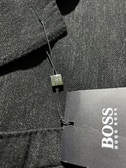 Hugo Boss Нове шерстяне пальто размер 50 (Л)