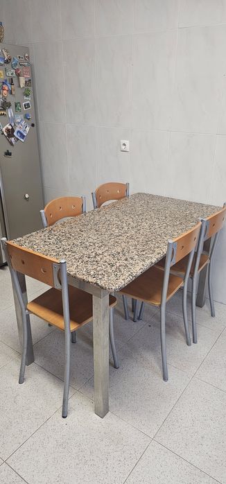 Mesa de cozinha em inox e pedra marmore e cadeiras