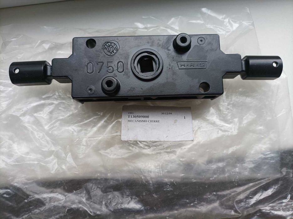 Механізм замикання дверцят Fagor T130509000