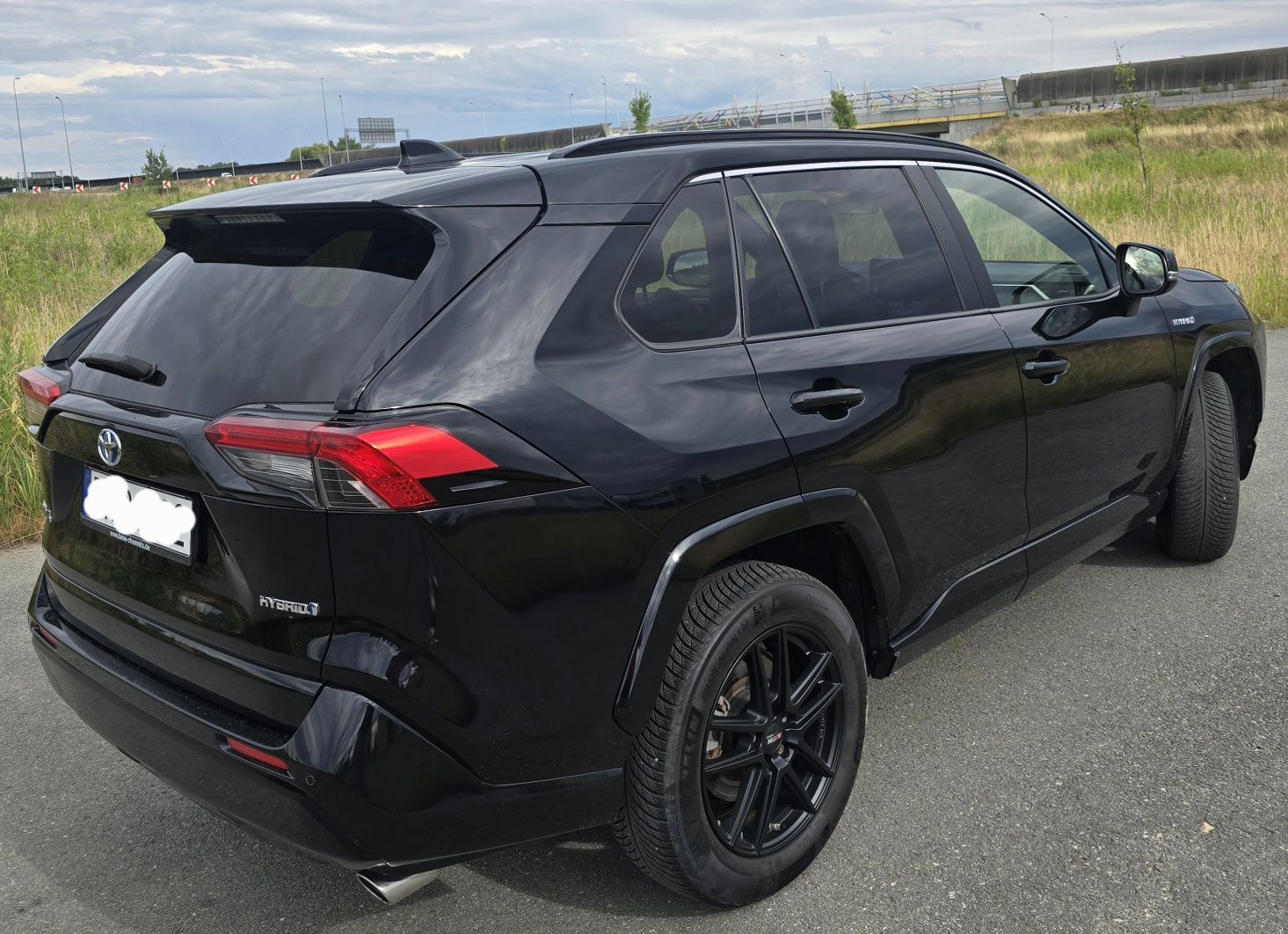 Toyota rav4 2.5 hybrid 4×4 Bogote wyposażenie