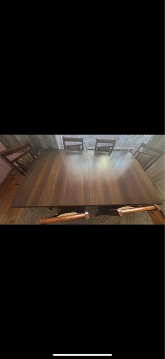 Stół rozkładany z krzesłami