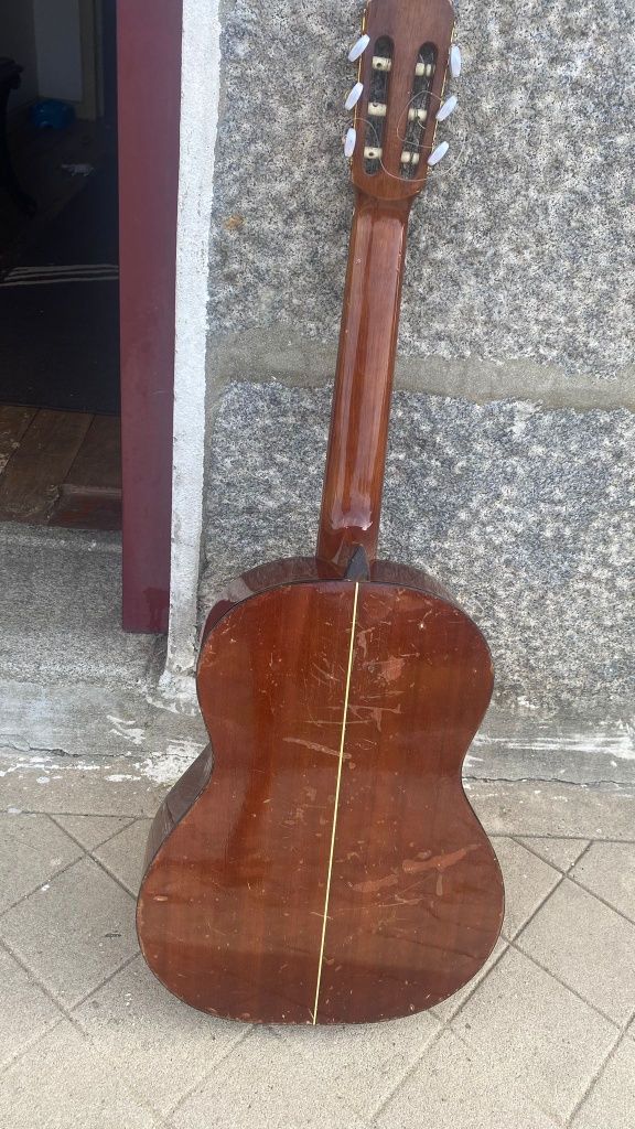 Violão usado  funciona bem